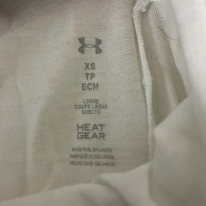 Underarmour tank top, bought it a few months ago and it was too big for me.